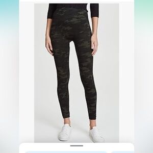 SPANX SEAMLESS camo legging‎ large